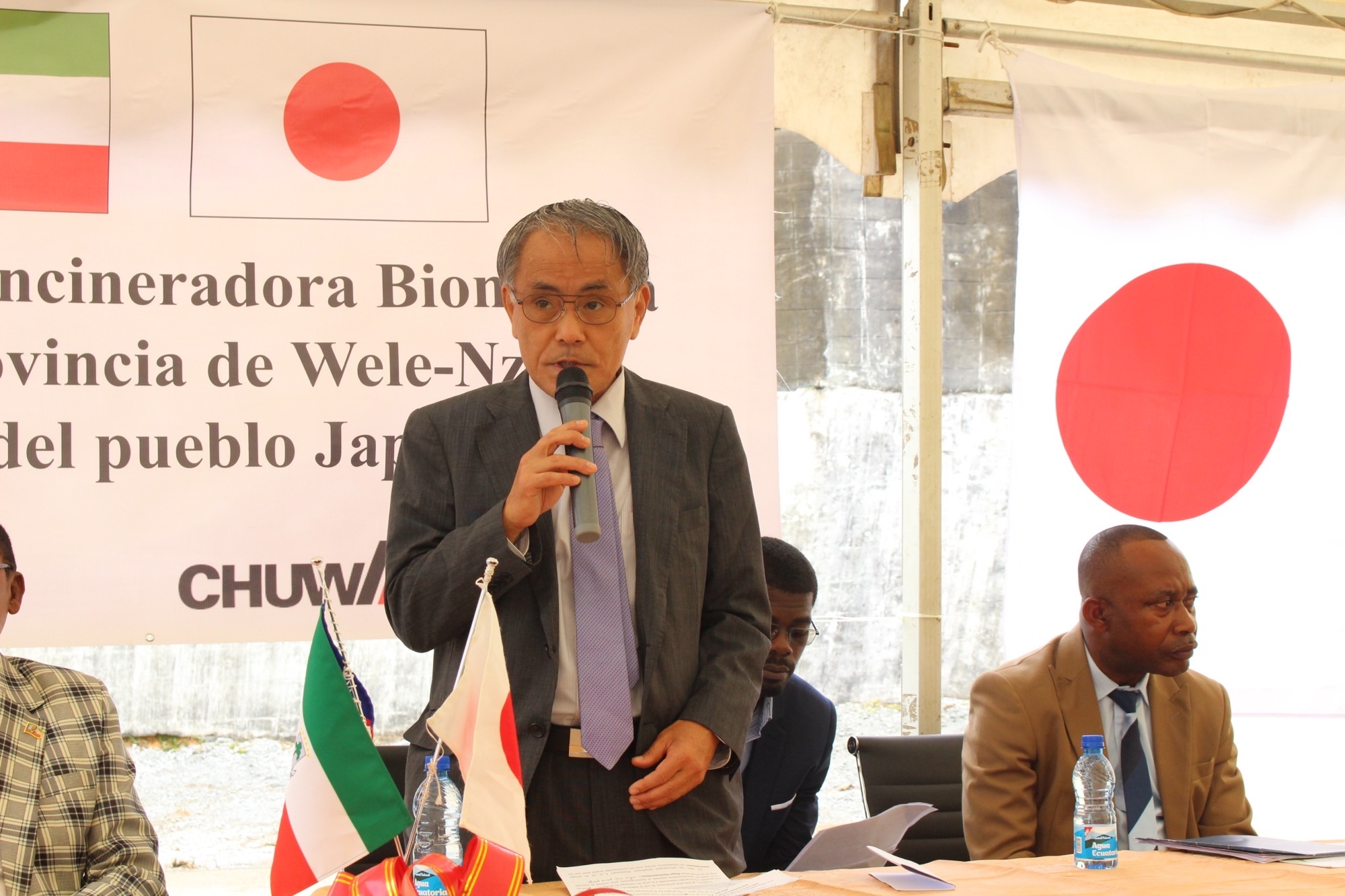 Cliquez pour agrandir 「ウェレ・ンザ県小型焼却炉整備計画」引渡式の実施