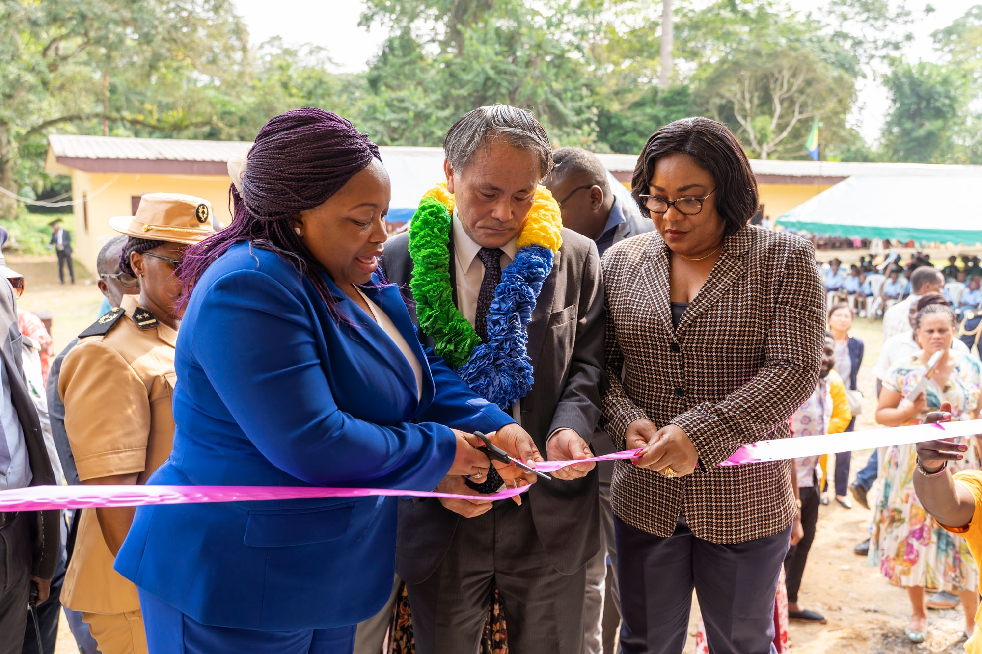 Cliquez pour agrandir 「ンフラヨング公立小学校・幼稚園建設計画」引渡式の実施