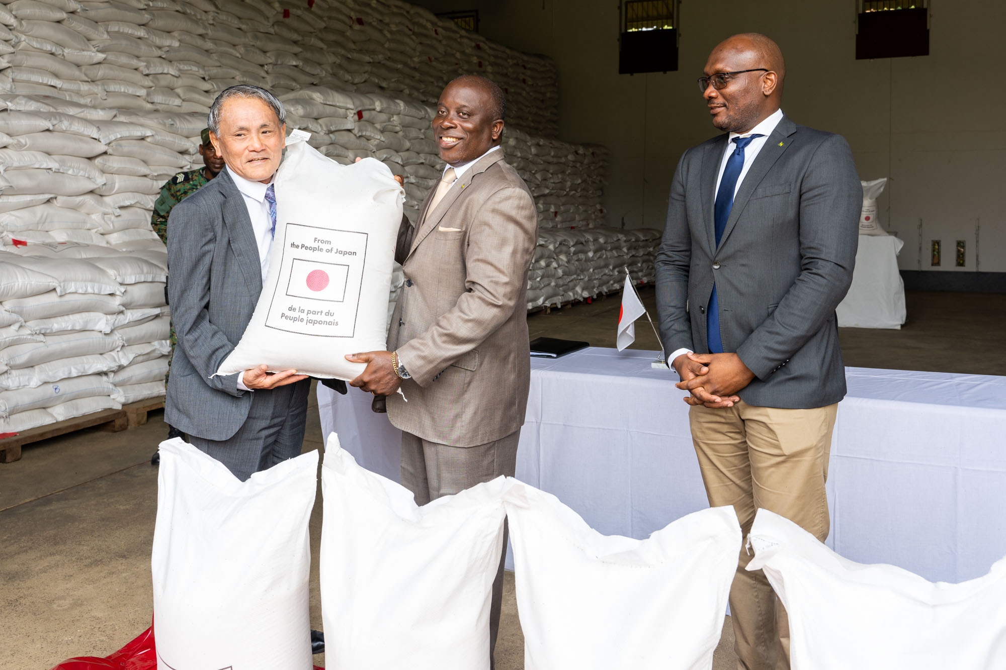 Cliquez pour agrandir 「食糧援助(KR)」引渡式の実施