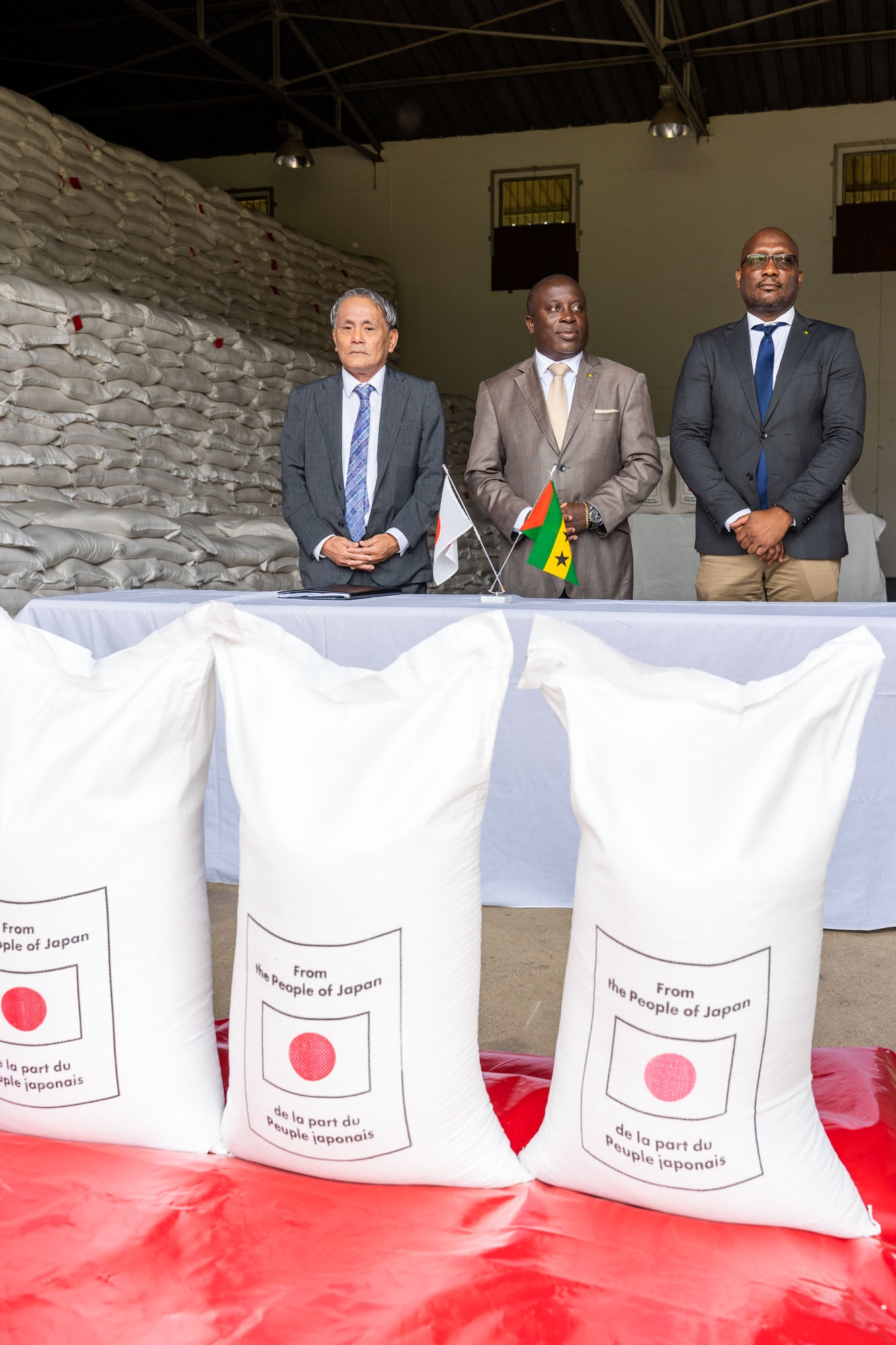 Cliquez pour agrandir 「食糧援助(KR)」引渡式の実施