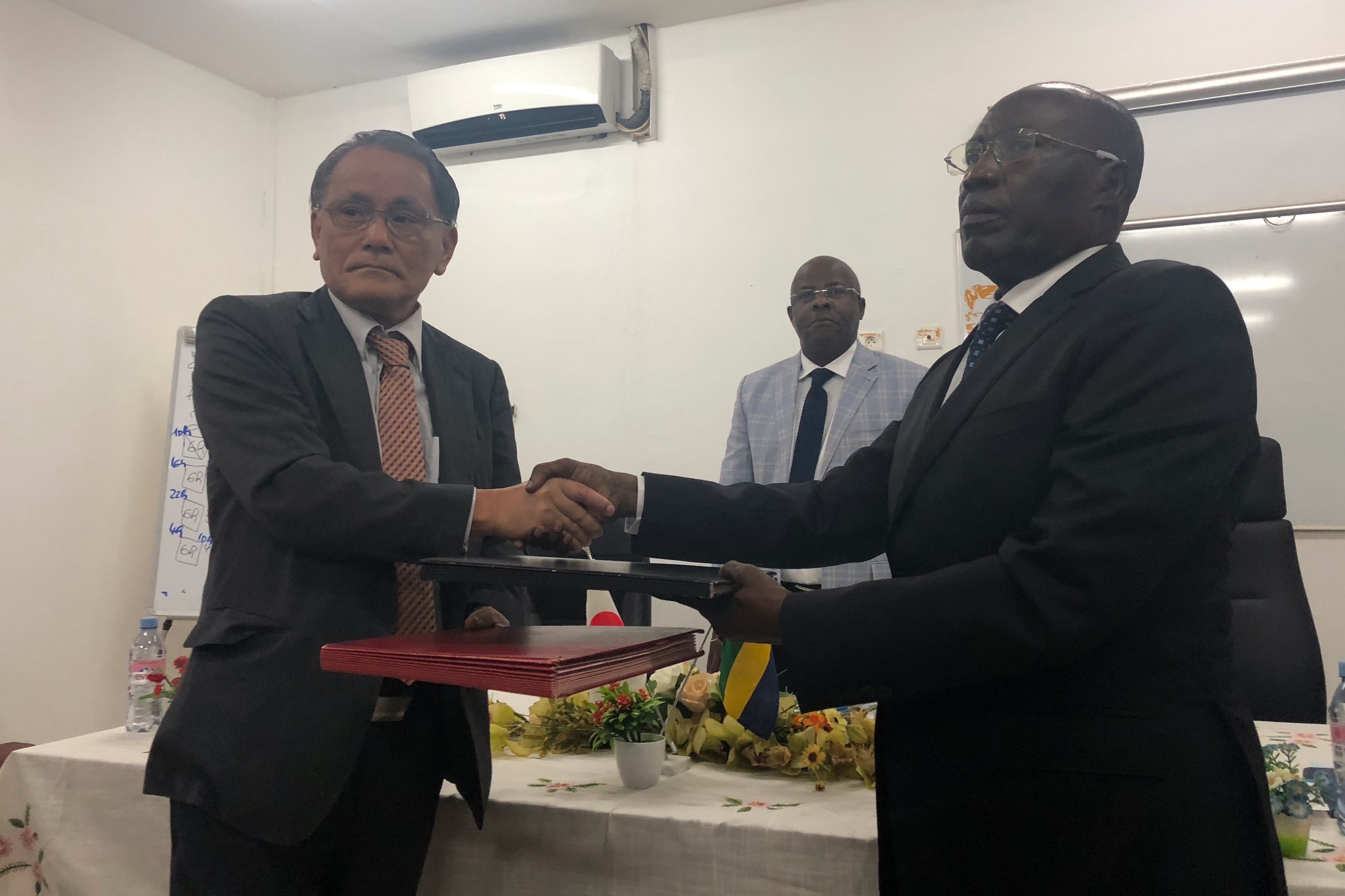 Cliquez pour agrandir 「ポール・ジャンティ地域病院機材整備計画」署名式の実施