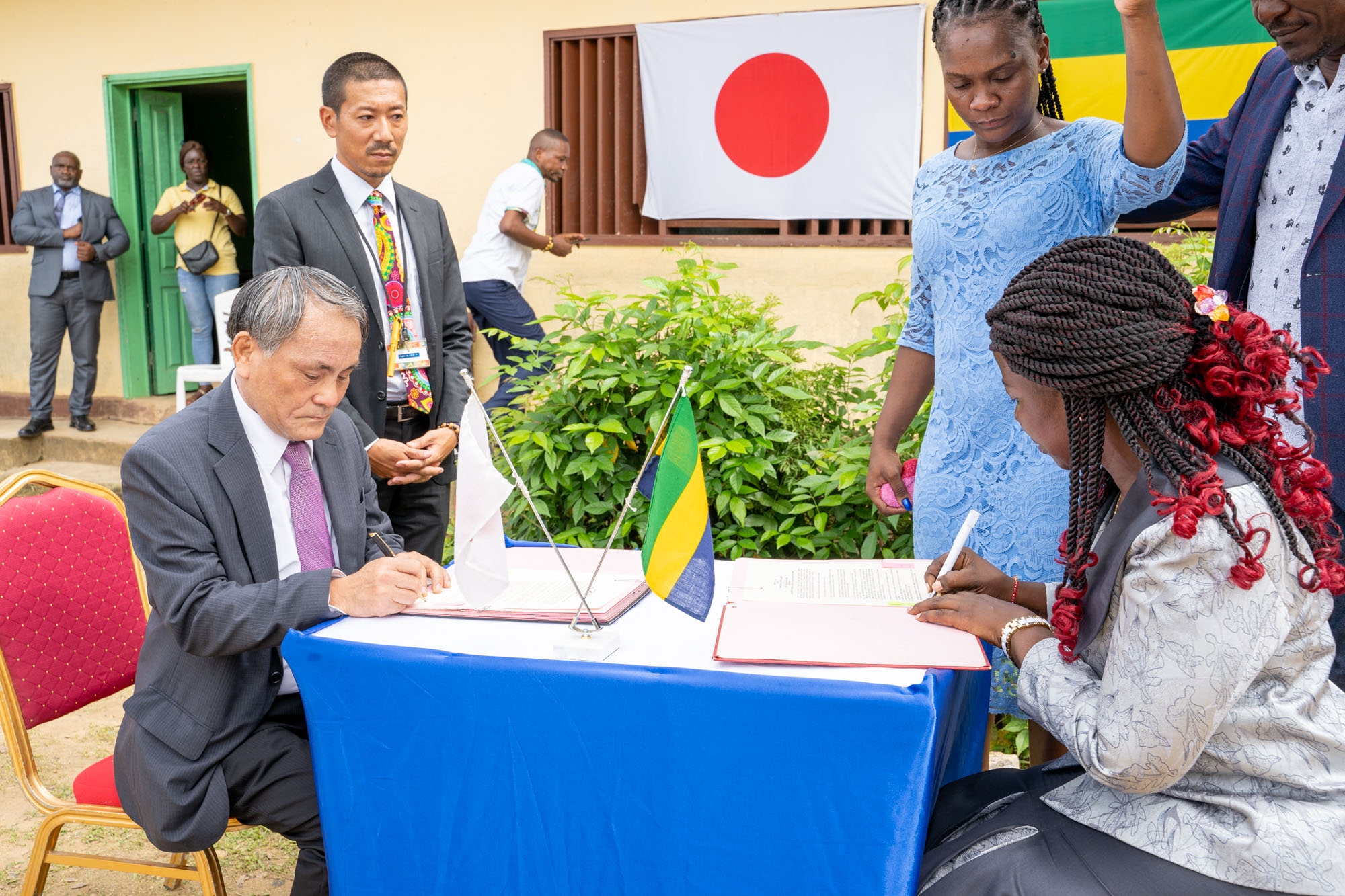 Cliquez pour agrandir 「ントゥム第1公立小学校校舎建設計画」署名式の実施