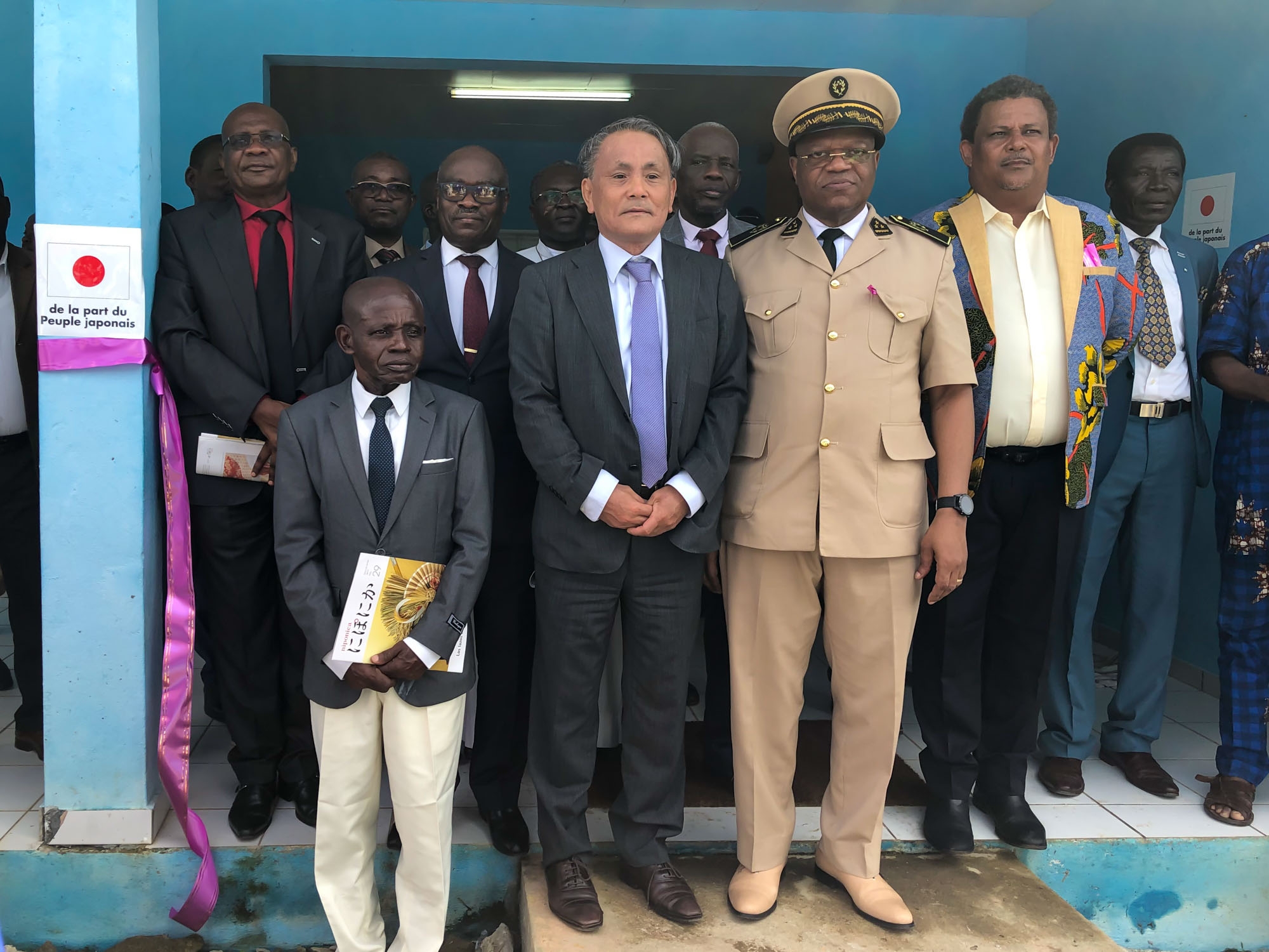 Cliquez pour agrandir 「クラムトゥHIV/エイズ通院治療センター施設建設計画」引渡式の実施