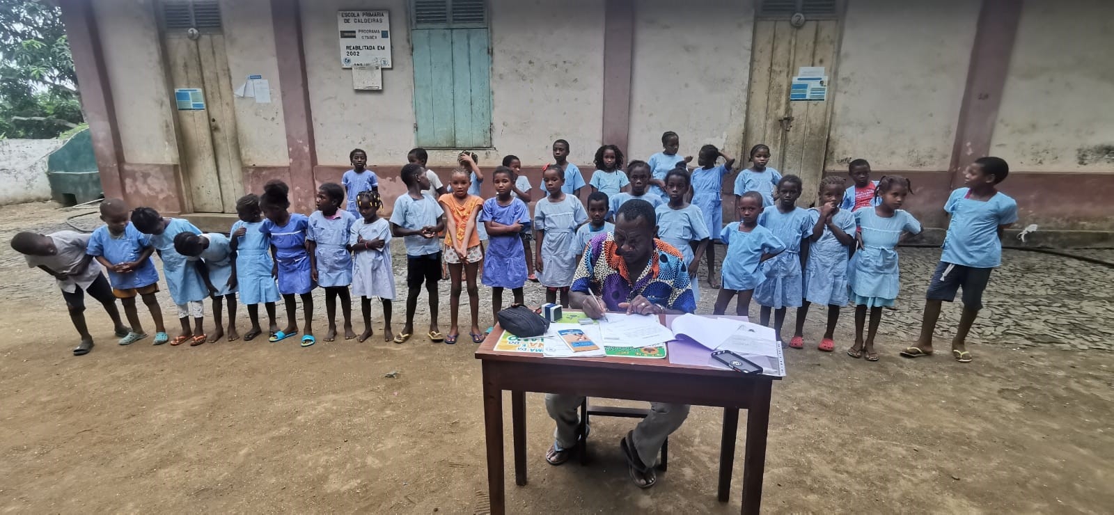 Cliquez pour agrandir 「カルデイラス公立小学校改修計画」署名の実施