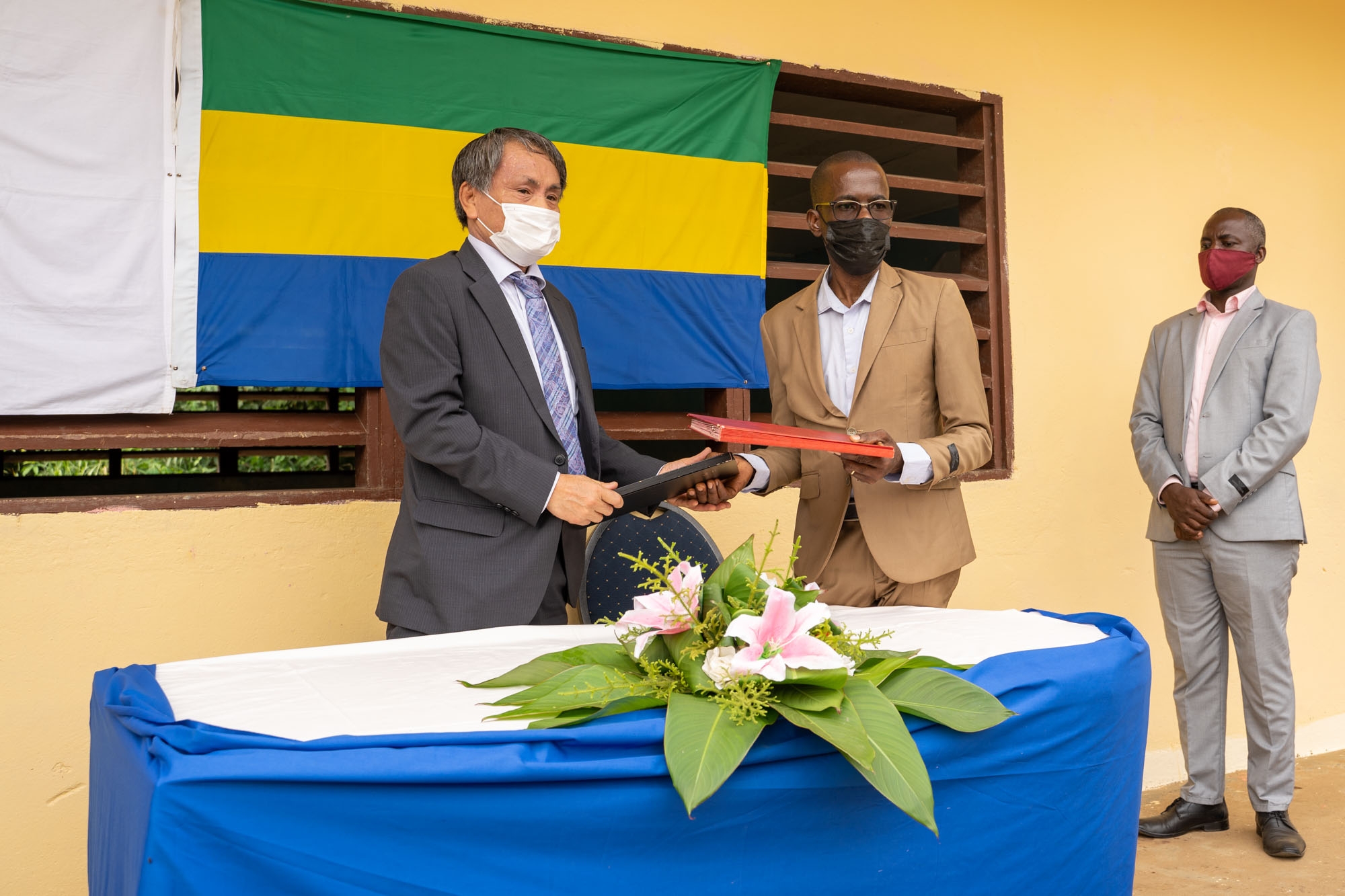 Cliquez pour agrandir ンフラヨング公立小学校・幼稚園建設計画」 署名式の実施