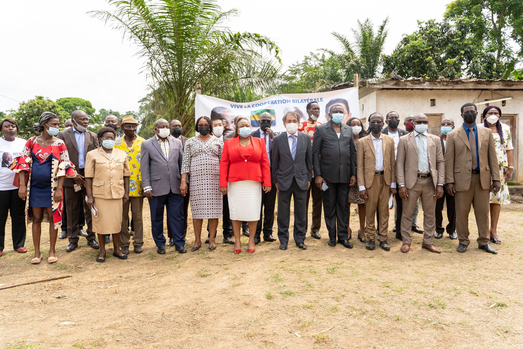 Cliquez pour agrandir ンフラヨング公立小学校・幼稚園建設計画」 署名式の実施