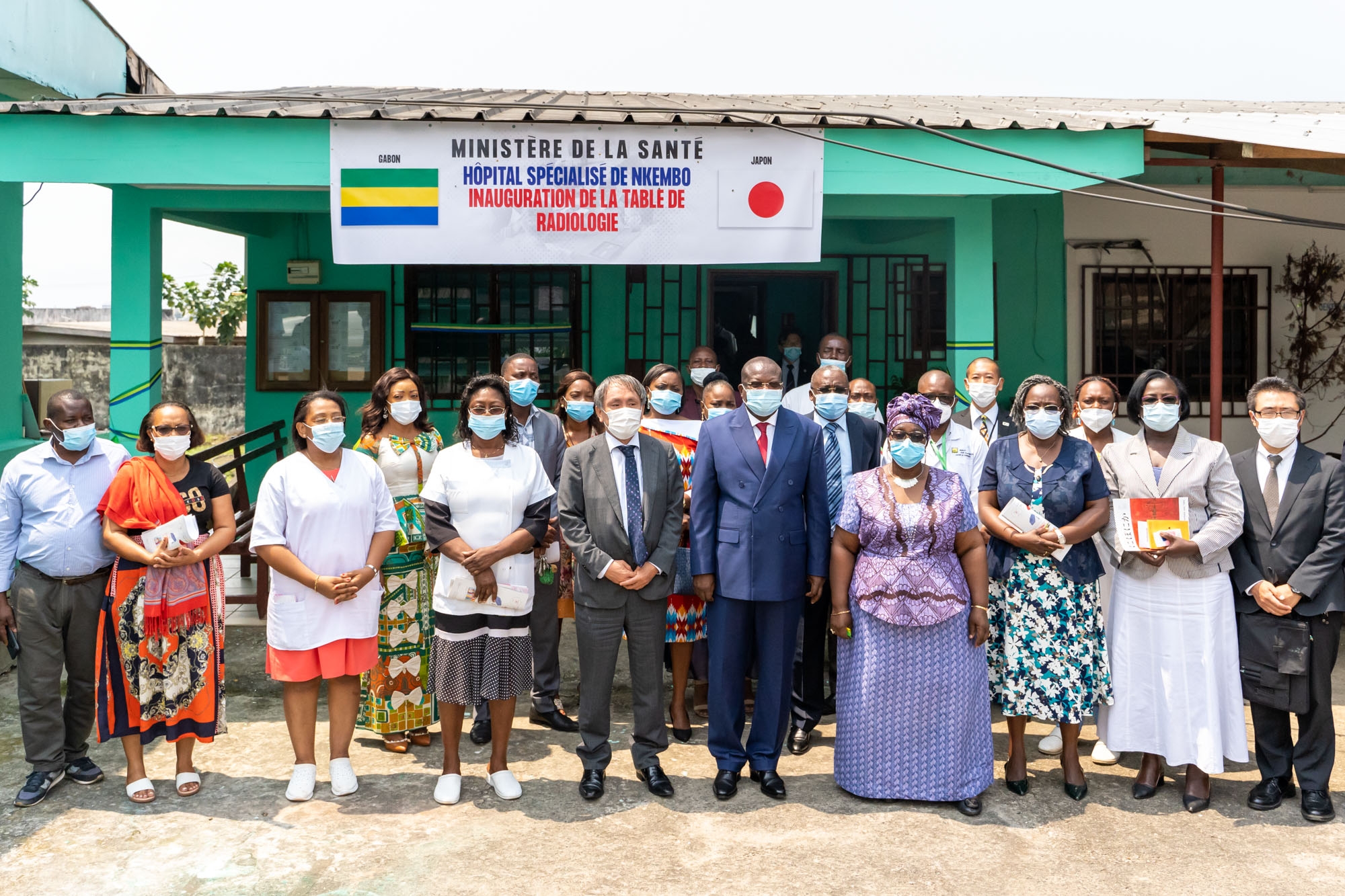 Cliquez pour agrandir 「ンケンボ専門病院機材整備計画」 引渡式の実施