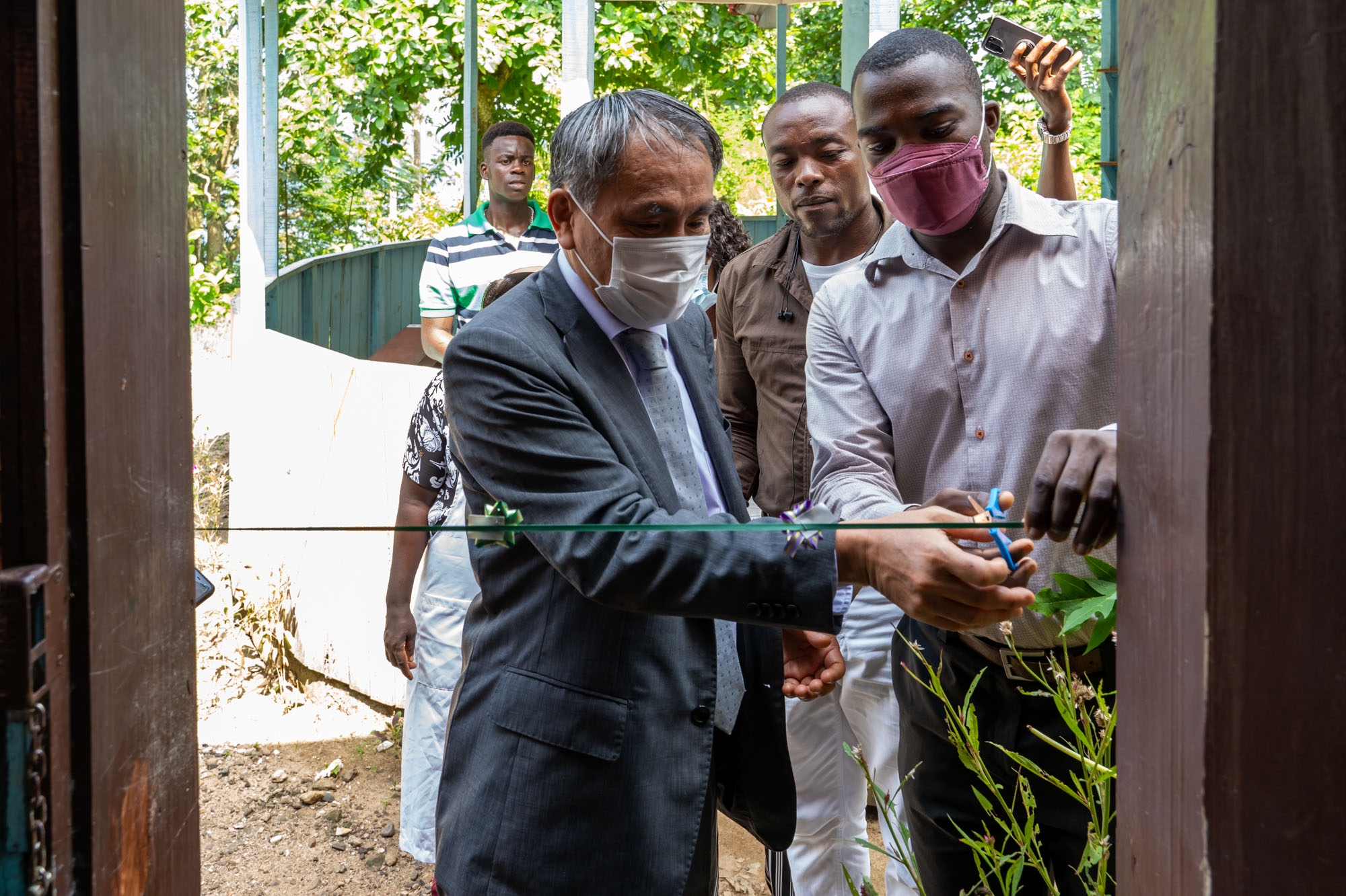 Cliquez pour agrandir 「サンタナ漁民・加工人組合労働環境改善計画」引渡式の実施