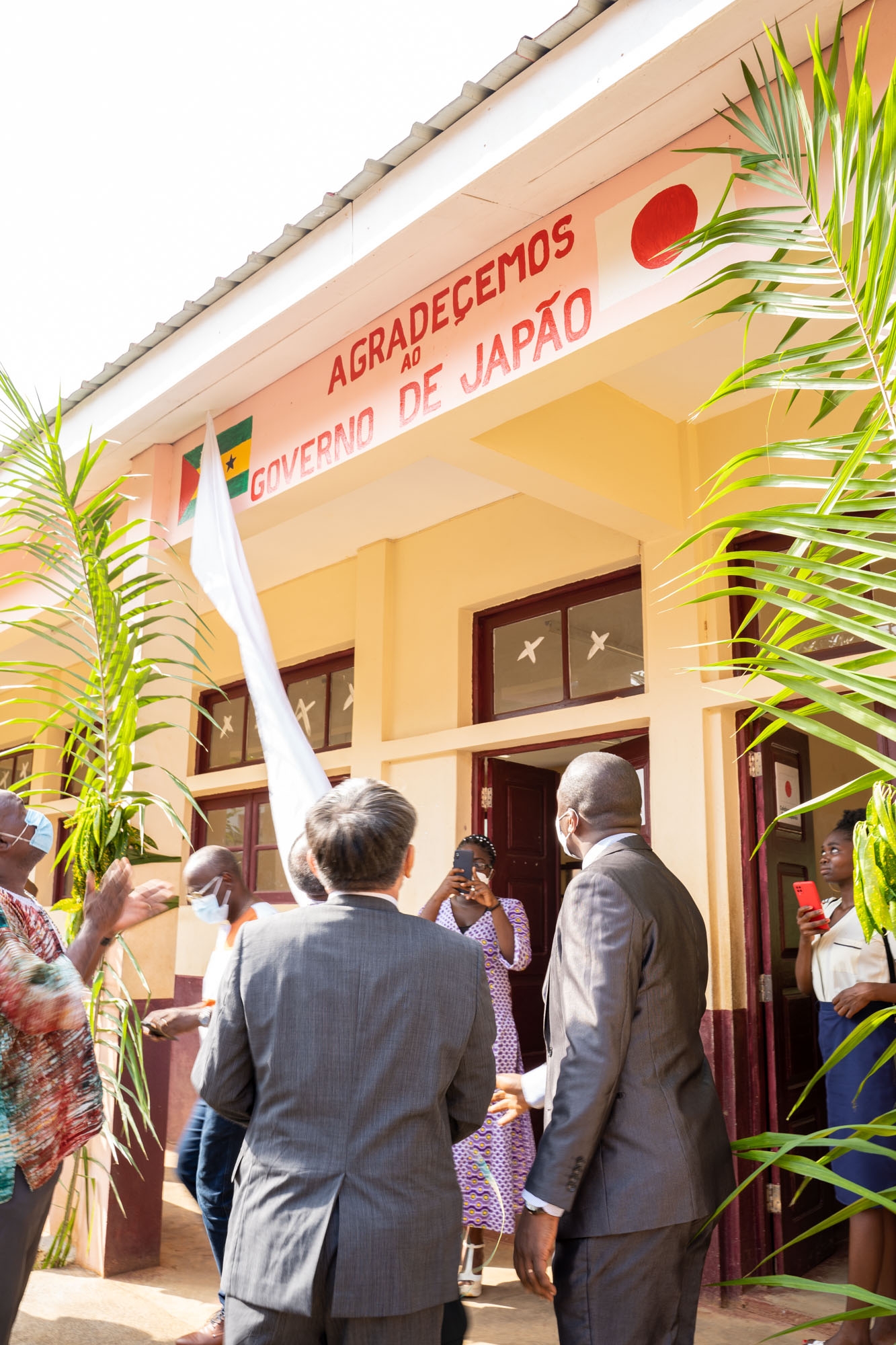 Cliquez pour agrandir 「サンタナ中学校建設整備計画」引渡式の実施