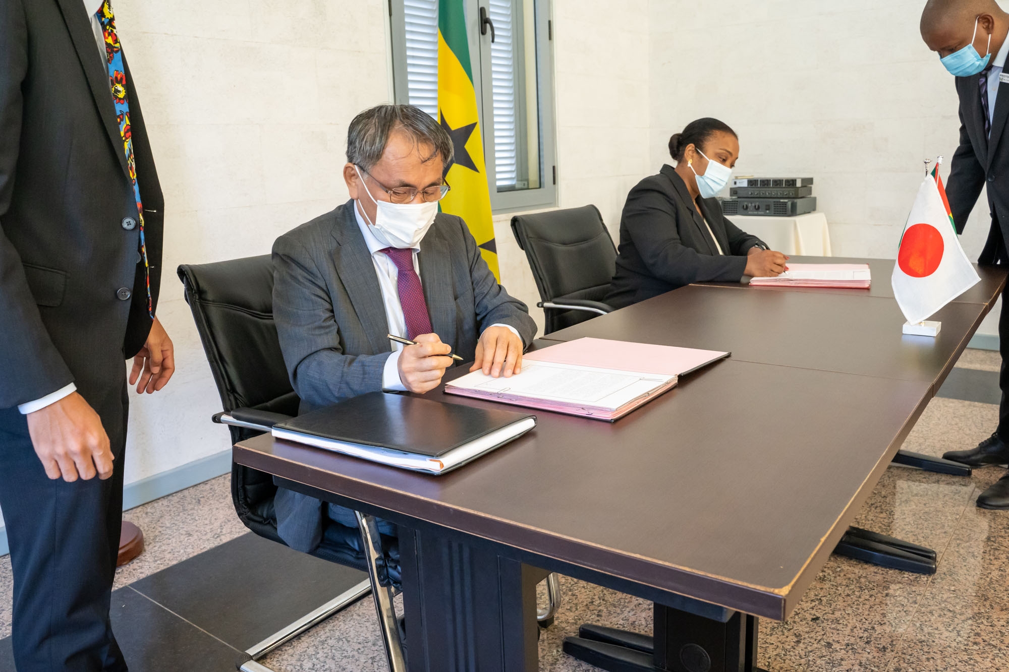 Cliquez pour agrandir 「食糧援助(KR)」署名式の実施