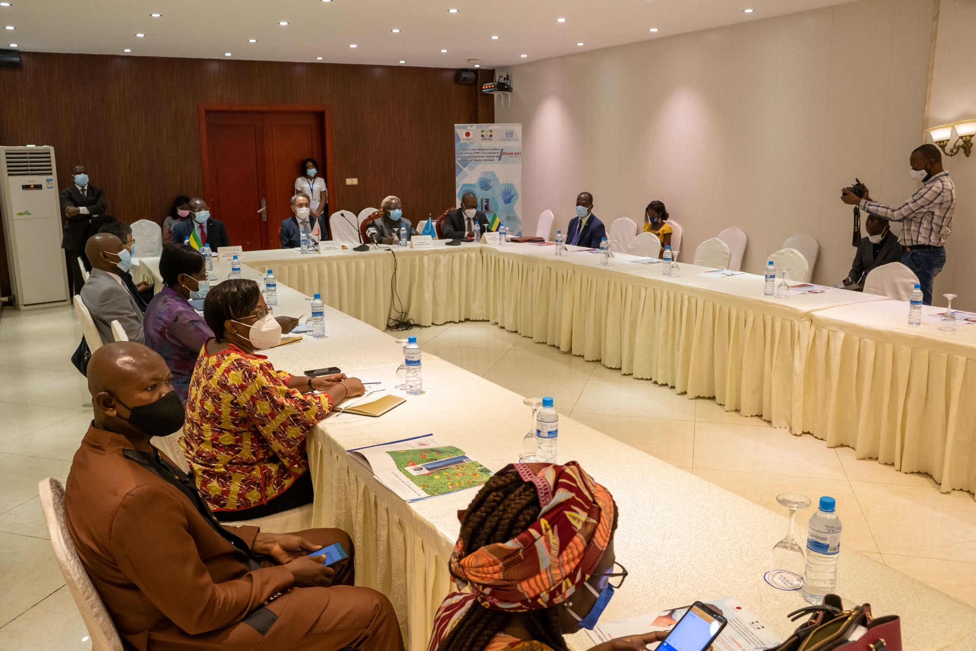 Cliquez pour agrandir 「個人防護具(PPE)の国内サプライチェーン強化を通じた新型コロナウイルスに対する公衆衛生と社会的強靱性の促進」オープニングセレモニーへの出席