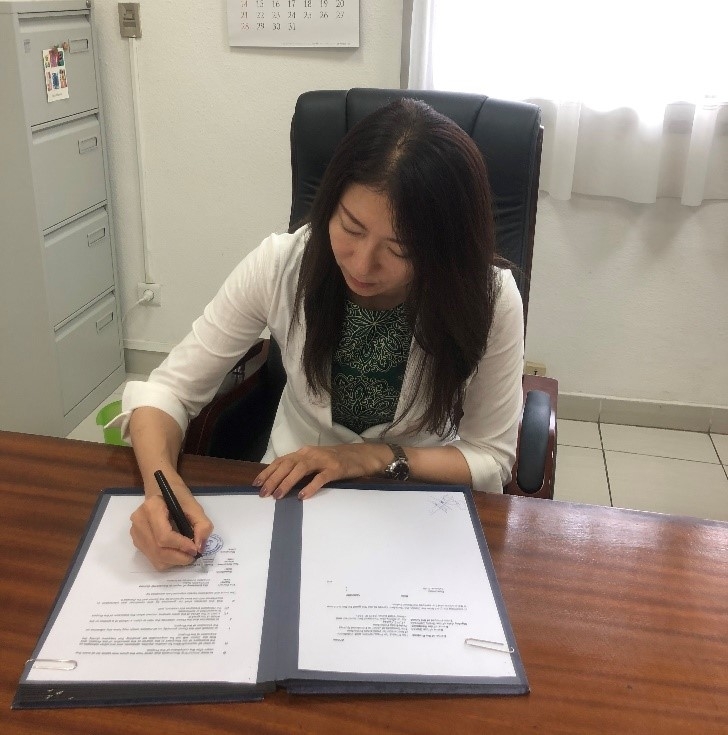 Cliquez pour agrandir Signature de contrat de don pour « Project for Procurement and Installation of Incinerator for Wele-Nzás Prefecture »