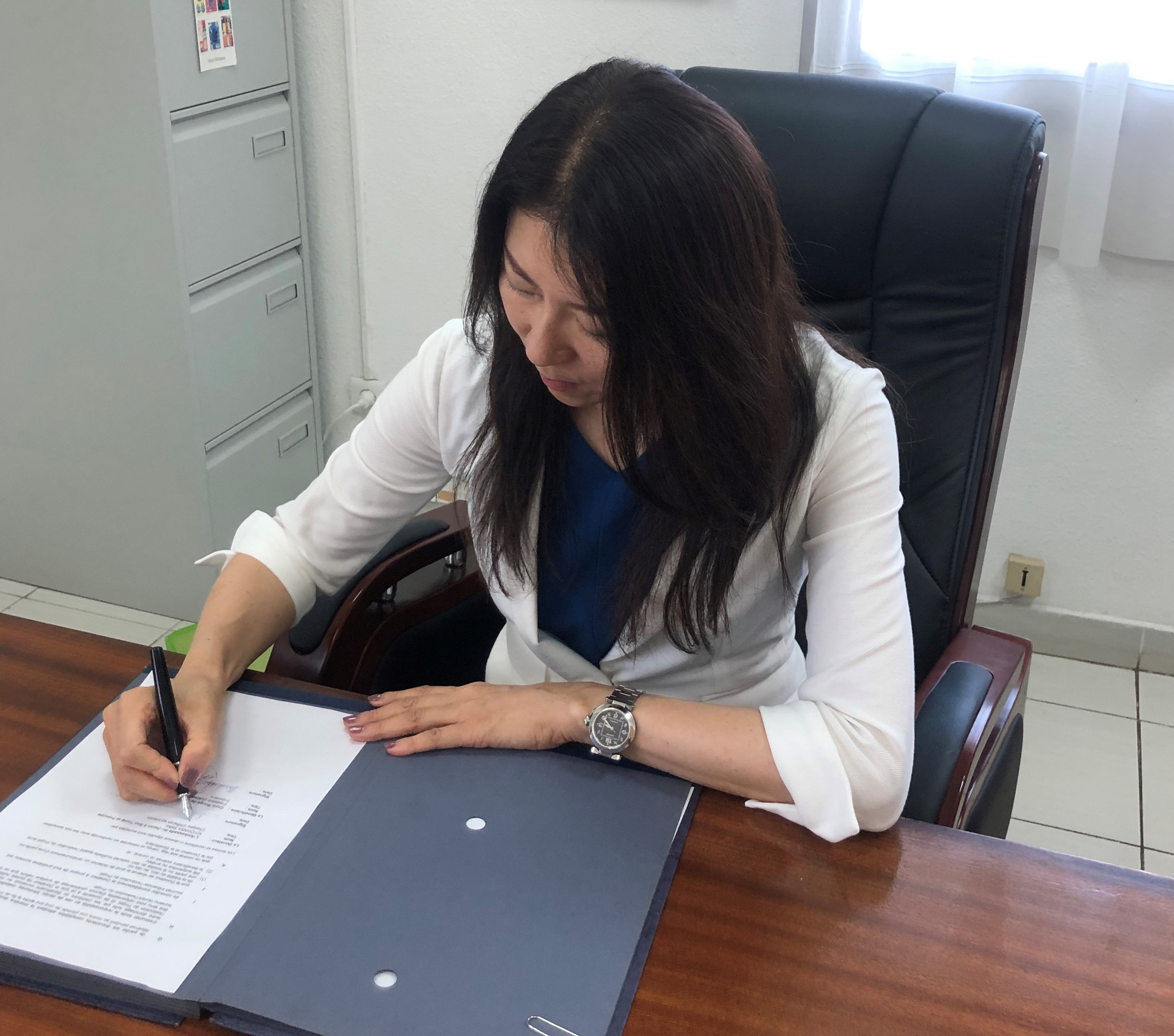 Cliquez pour agrandir Signature de contrat de don pour « Le Projet d’Agrandissement, de Réhabilitation et d’Equipement du Centre de Santé de la Croix Rouge de Sao Tomé et Principe »