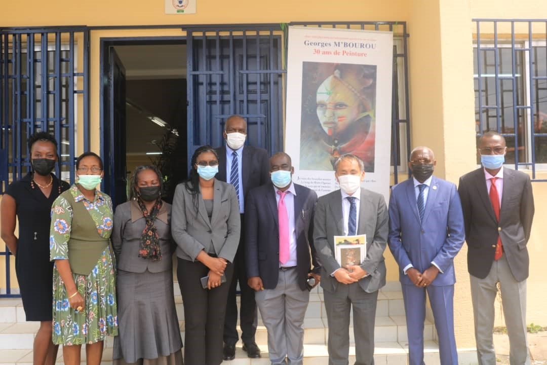 Cliquez pour agrandir Remise de don de la Nippon Foundation à la Bibliothèque universitaire centrale de l’Université Omar Bongo